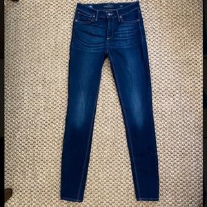 Lucky Brand blue skinny jeans! Size 2/26! NWOT!
